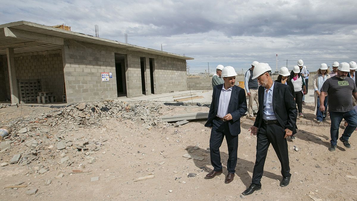 Funcionarios del Gobierno recorrieron las obras que buscan dar solución a la crisis carcelaria.