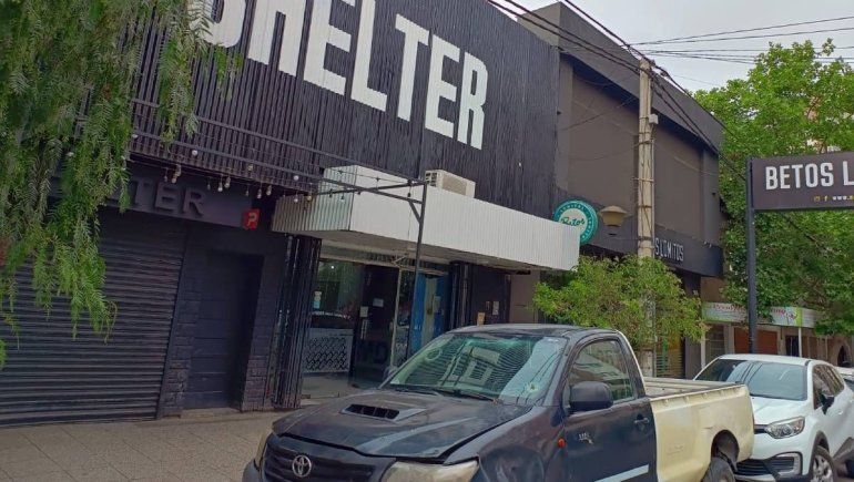 Pidió que le cambien el champán y lo golpearon: pasó en un bar en pleno centro de Neuquén