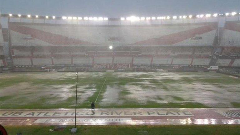 Por las fuertes lluvias, suspendieron el partido de River y Quilmes