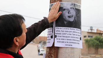 Familiares, amigos y vecinos se movilizaron el pasado lunes para exigir celeridad en la búsqueda. Familiares, amigos y vecinos se movilizaron el pasado lunes para exigir celeridad en la búsqueda.