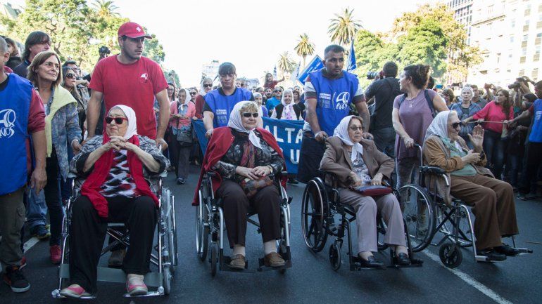 Hebe de Bonafini encabezó el acto en la Plaza de Mayo.