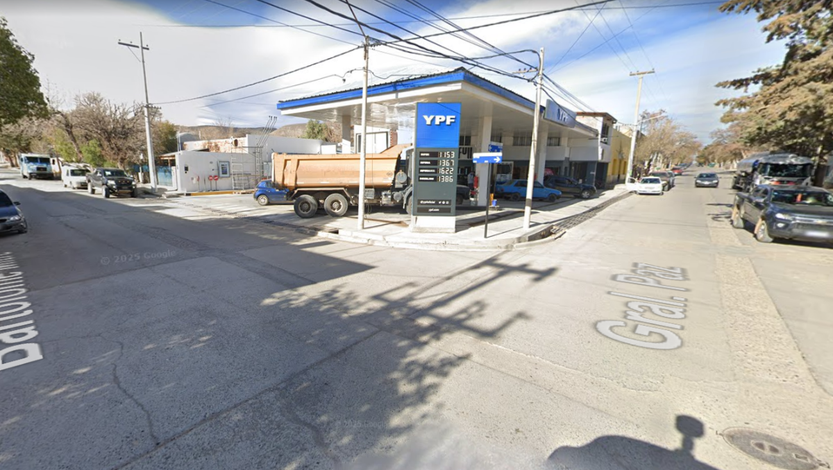El brutal ataque de tres jóvenes ocurrió en la estación de servicio YPF Ordóñez de Chos Malal.