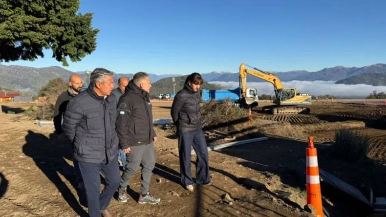 Figueroa reciorrió las obras que está haciendo la nueva concesionaria. | LM Neuquen Figueroa reciorrió las obras que está haciendo la nueva concesionaria.