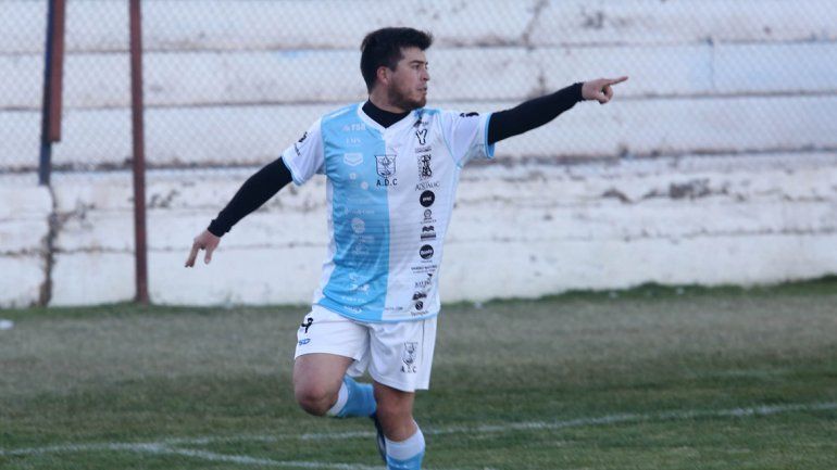 Jorge Salazar le dio la victoria a la Colonia