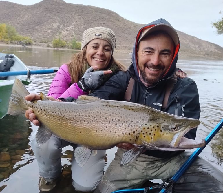 Patricia Canale y uno de los guías. Patricia Canale y uno de los guías.