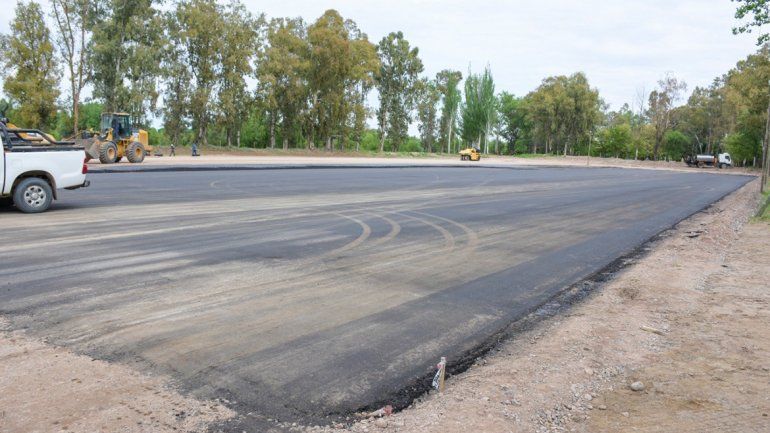 Avanza la construcción de la cancha de hockey en Plottier
