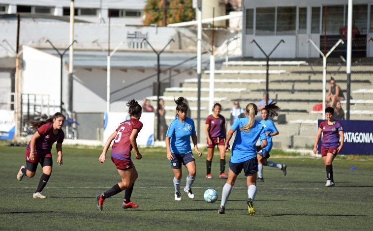 La Visera disfrutó a Las Santitas y al mejor fútbol femenino