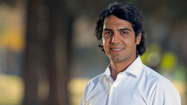 Un concejal manejaba borracho, sin carnet y quiso zafar con una insólita estrategia