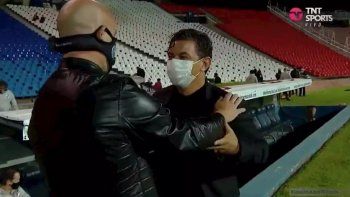 El saludo entre Gallardo y Méndez, que dio lugar a la broma. El saludo entre Gallardo y Méndez, que dio lugar a la broma.