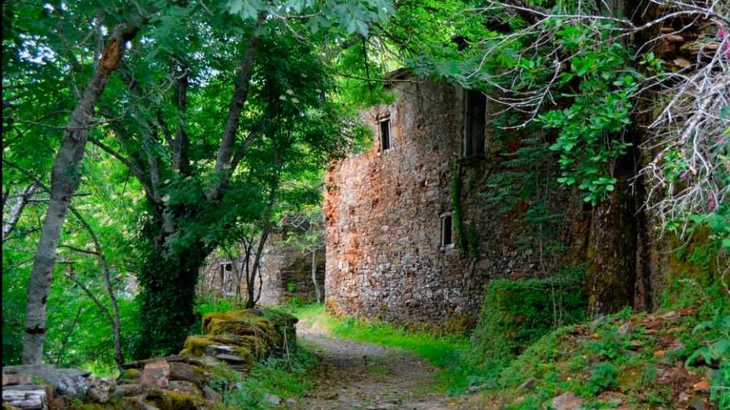 Hermosos paisajes y mucho verde es lo que ofrecen las aldeas españolas. Hermosos paisajes y mucho verde es lo que ofrecen las aldeas españolas.