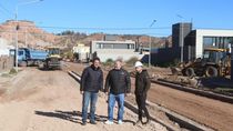 Gaido recorrió la obra de asfalto en Rincón del Río, que lleva más del 80%. Gaido recorrió la obra de asfalto en Rincón del Río, que lleva más del 80%.