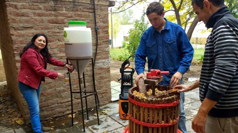 Chicha para todos: en El Chañar invitan a probar la tradicional bebida