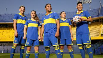 sin sponsor: boca presento su nueva camiseta inspirada en un historico titulo sin sponsor: boca presento su nueva camiseta inspirada en un historico titulo