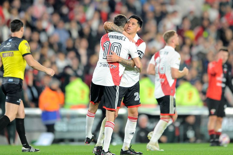 El abrazo de Nacho Fernández y el capitán Enzo Pérez. Una muy clara victoria del Millo, que quedó muy cerca del título. 