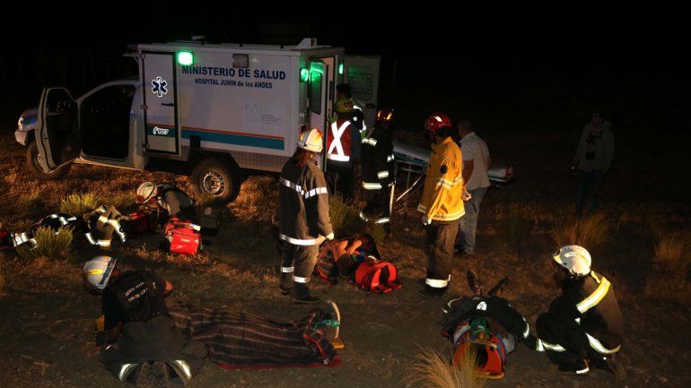 Borrachos, mordieron el asfalto y terminaron en la banquina