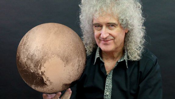 Brian May es el guitarrista de la mítica banda Queen. Talentoso y erudito.