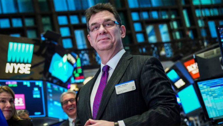 CEO de Pfizer ganó millones por vender acciones tras anuncio de vacuna