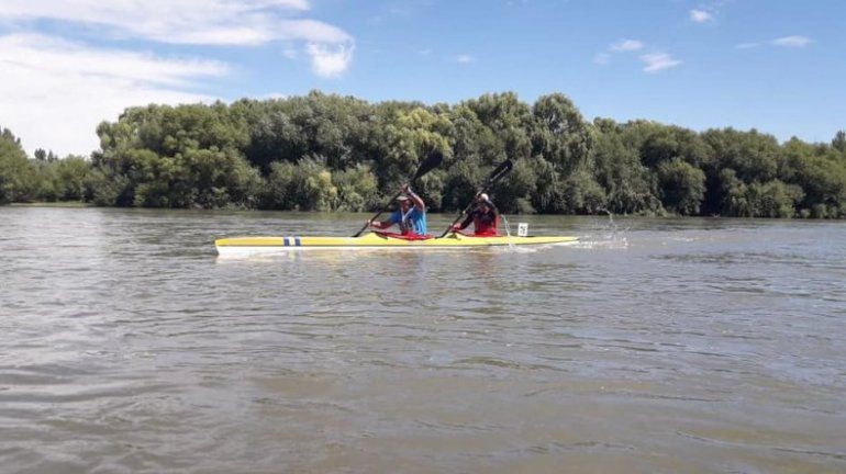 El neuquino Nelson Vega junto al roquense Roberto Bustos siguen firmes en los Travesías.