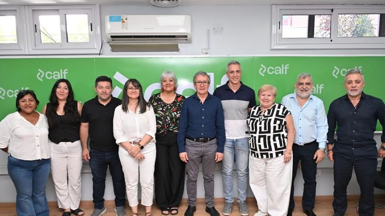 CALF y el Club El Biguá firman un convenio de cooperación para fortalecer la conectividad y el desarrollo social. | LM Neuquen CALF y el Club El Biguá firman un convenio de cooperación para fortalecer la conectividad y el desarrollo social.