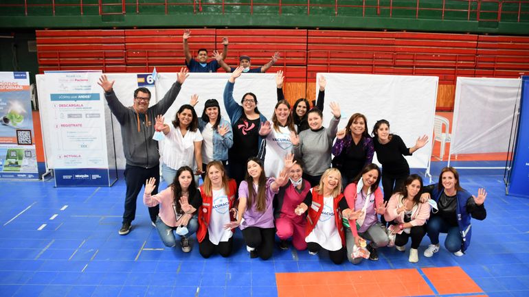 Con gran emoción, el Ruca Che tuvo su último día de vacunación