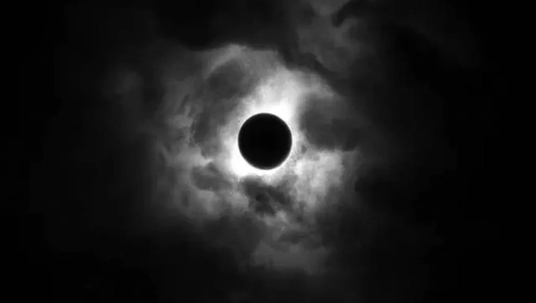 La luna negra es un fenómeno astronómico poco común.