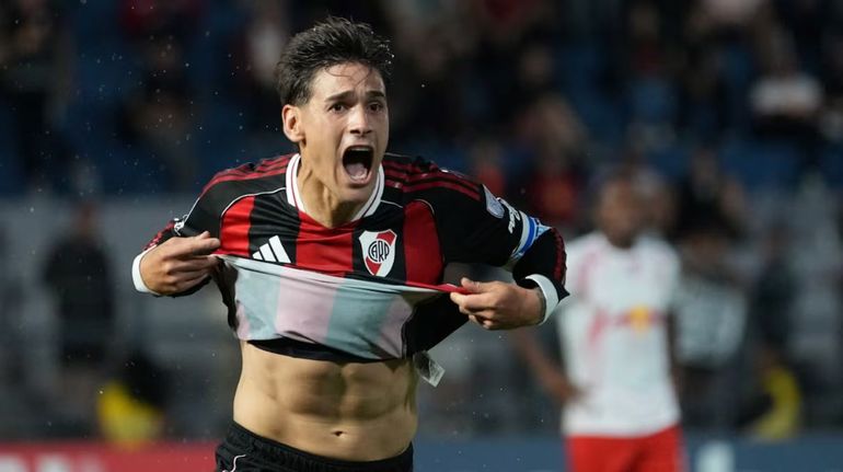 Lucas Martínez Quarta pasó de villano a héroe ante Bragantino.