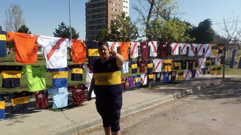 ¿Qué equipo vende más camisetas en las calles de Neuquén?