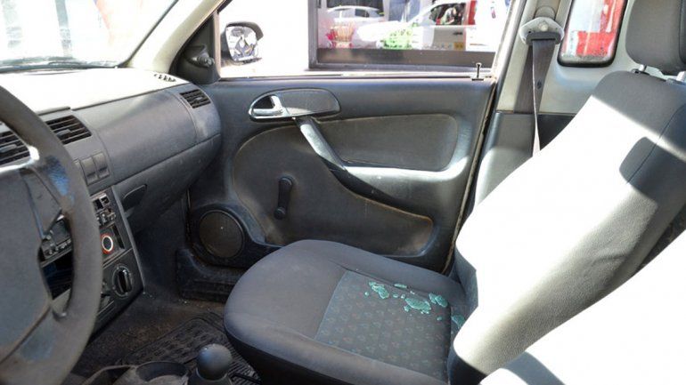 Las piedras arrojadas con una honda impactaron en el auto de los inspectores.&nbsp;