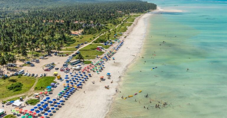 La costa del norte brasileño y la polémica por la privatización de las playas. La costa del norte brasileño y la polémica por la privatización de las playas.