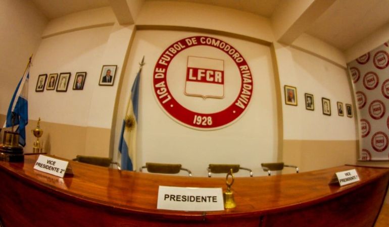 El miércoles hubo reunión de los árbitros con el Comité Ejecutivo de la Liga de Comodoro Rivadavia, sin acuerdo. El miércoles hubo reunión de los árbitros con el Comité Ejecutivo de la Liga de Comodoro Rivadavia, sin acuerdo.