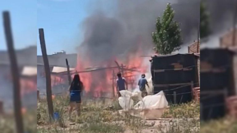 Por un asado, se les prendió fuego la casa y perdieron todo