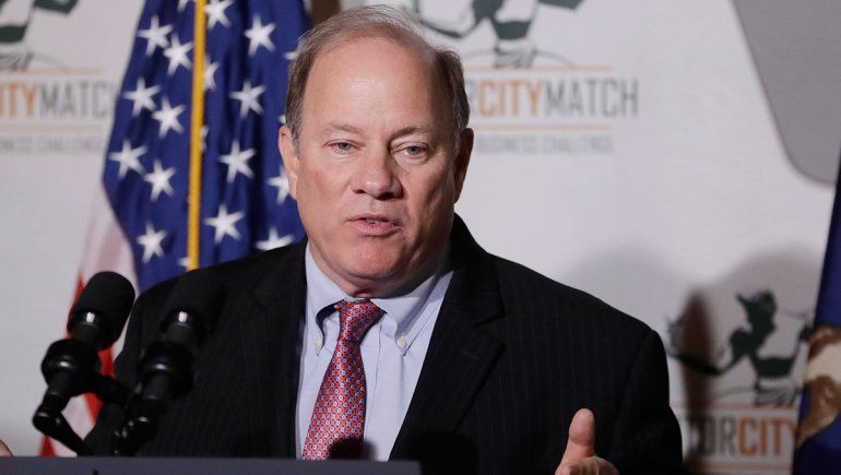 Polémica en USA: alcalde de Detroit rechaza vacunas