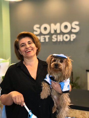 Amparo lista para ver el mundial con su dueña.