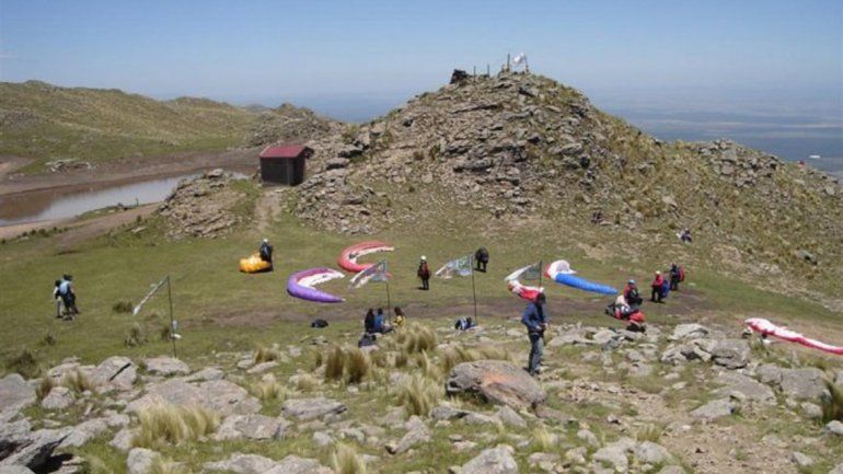 Muere una turista y un instructor al caer un parapente