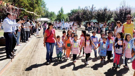 El gobernador visitó Tricao Malal y Villa Curí Leuvú.
