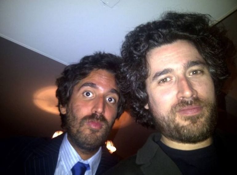 Mariano Cohn junto a su hermano Alejandro, quien falleció trágicamente a los 35 años. Mariano Cohn junto a su hermano Alejandro, quien falleció trágicamente a los 35 años.