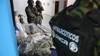 Sin descanso, la Policía neuquina encabezó más de 250 allanamientos por drogas en toda la provincia.
