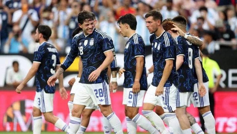 Scaloni en alerta: un jugador importante de la Selección podría perderse el debut en el mundial 2026