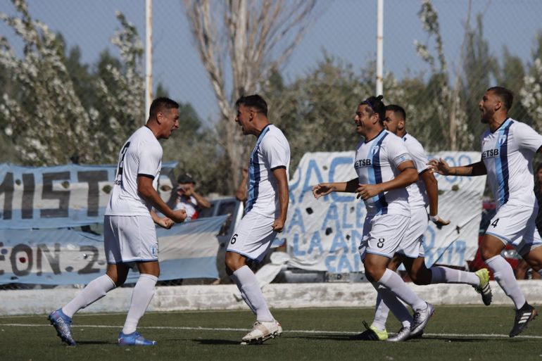 La Amistad goleó al Deportivo Rincón y es finalista