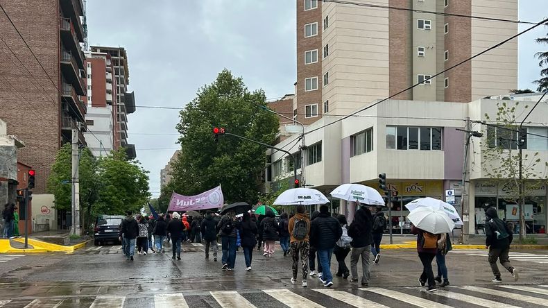 Los judiciales en lucha: SEJUN sigue el paro por horas antes de volver a sentarse con el TSJ | LM Neuquen Los judiciales en lucha: SEJUN sigue el paro por horas antes de volver a sentarse con el TSJ