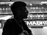 Duki en la previa del show en el estadio Santiago Bernabeú de Madrid