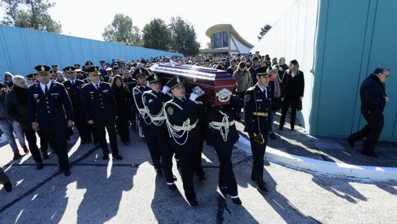 Perroni, jefe de la Bonaerense, aseguró al final del sepelio que el crimen de Lourdes no va a quedar en la nada.