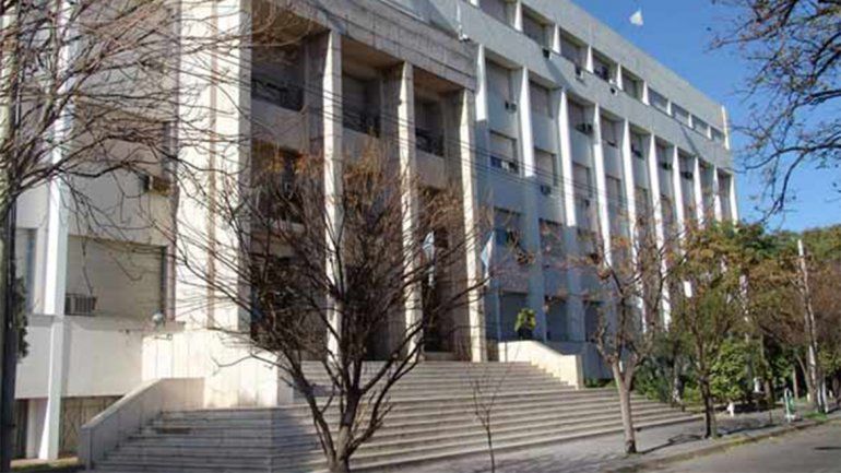 Enviudó y convirtió a sus dos hijas de 7 y 12 años  en esclavas sexuales