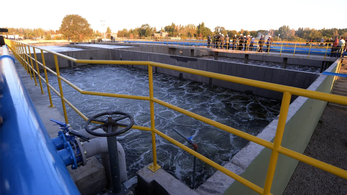 El gobierno negó que se arrojen líquidos cloacales al Limay