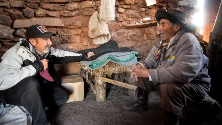 El enfermero de Ramón Castro junto a Segundo Nahuel.