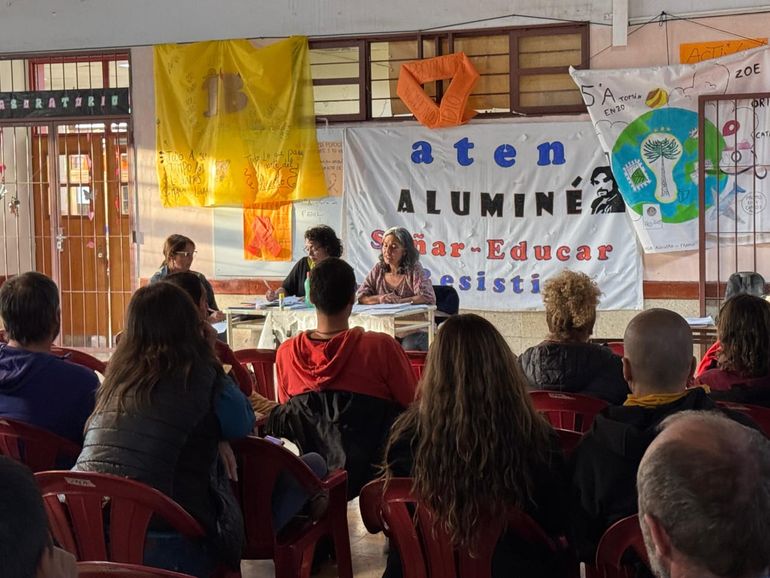 La asamblea de Aluminé fue otra de las que votó en favor de aceptar la propuesta salarial. La asamblea de Aluminé fue otra de las que votó en favor de aceptar la propuesta salarial.