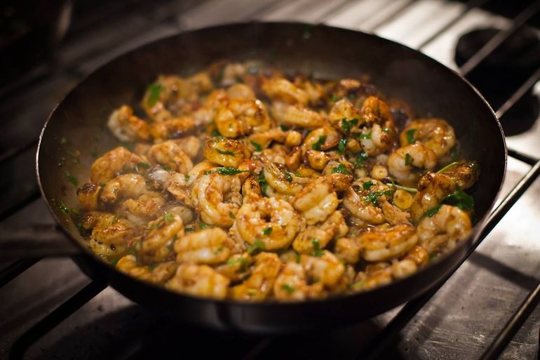 Langostinos al ajillo, un plato típico de la gastronomía de Puerto Madryn Langostinos al ajillo, un plato típico de la gastronomía de Puerto Madryn