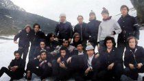Ex alumnos del Padre Carlos lo despidieron con un conmovedor posteo. 