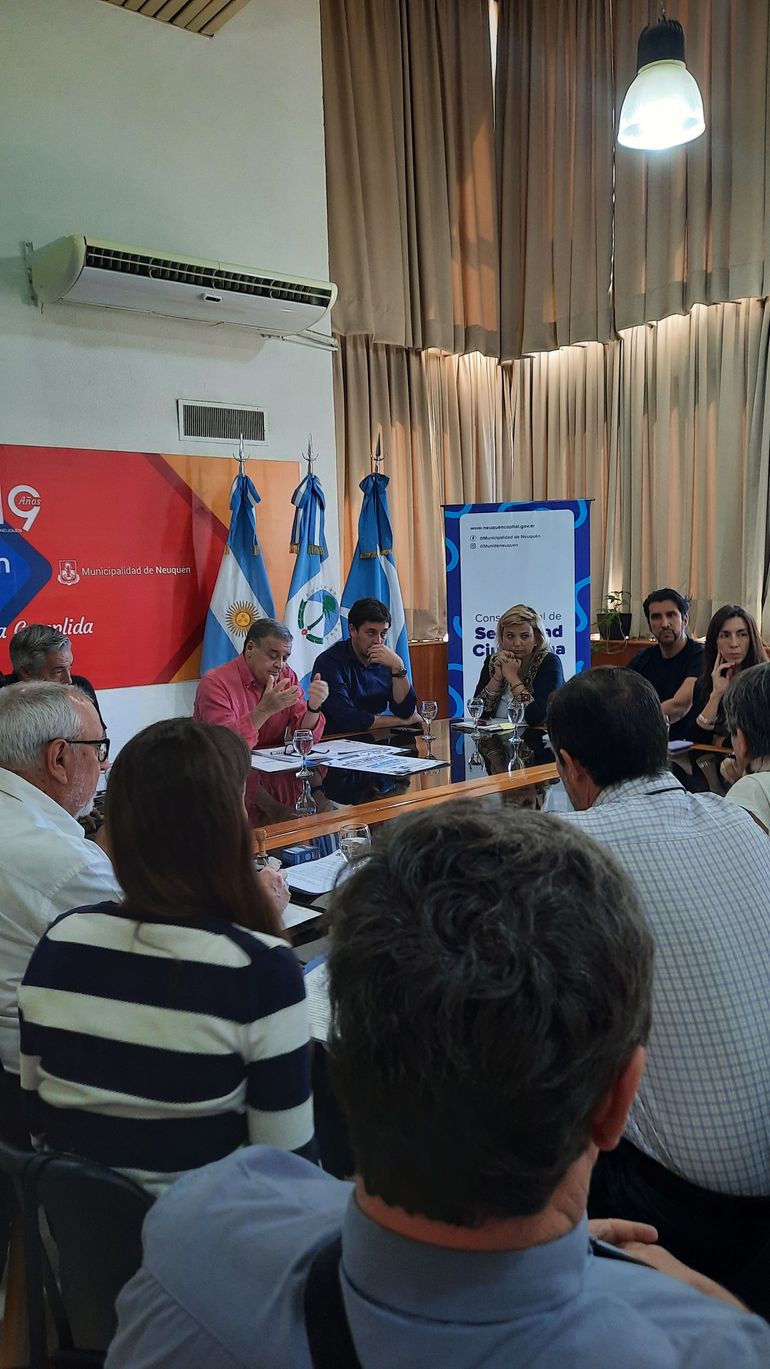 El Consejo de Seguridad de la cuidad se reunió por temas que preocupan a vecinos y comerciantes. El Consejo de Seguridad de la cuidad se reunió por temas que preocupan a vecinos y comerciantes.