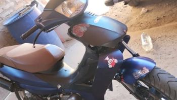 con mucho esfuerzo, le regalo una moto a su esposa y se la robaron a los dos dias con mucho esfuerzo, le regalo una moto a su esposa y se la robaron a los dos dias